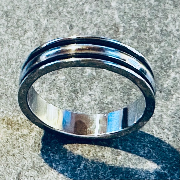 Men's Silver and Black Ring - Picture 5 of 5